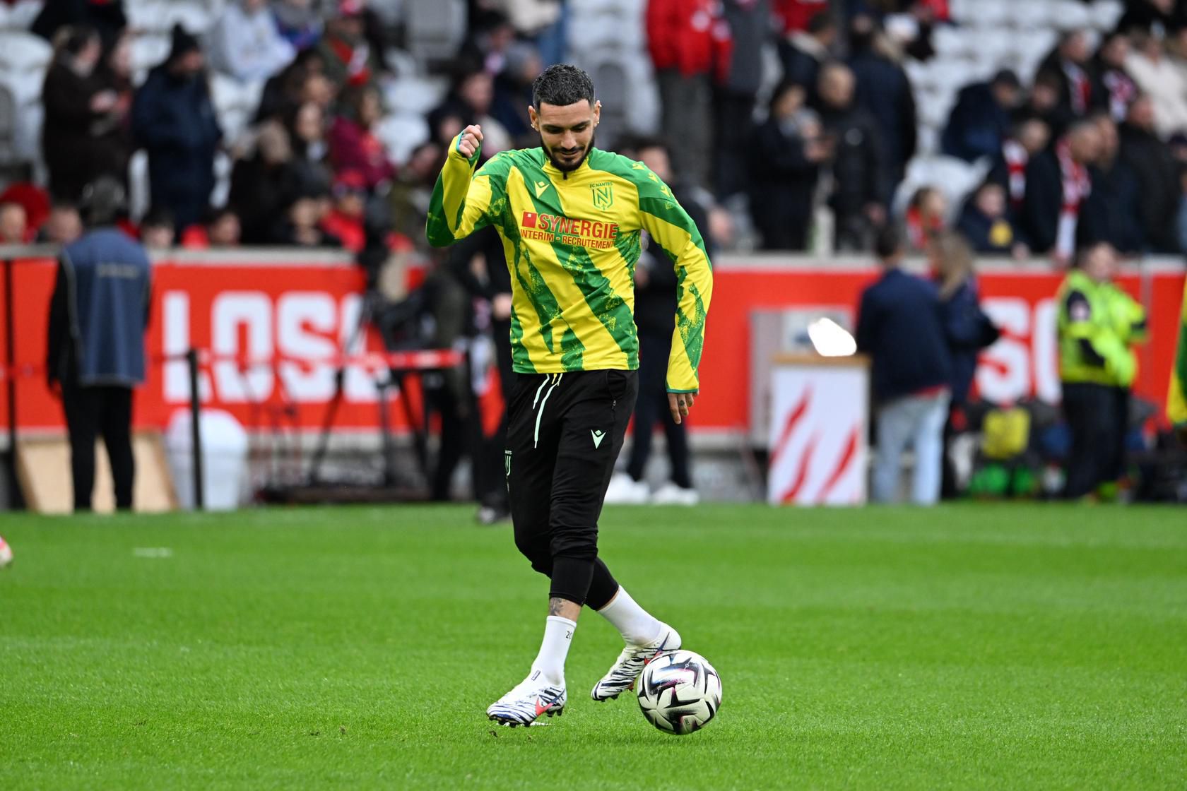 Rémy Cabella à l'échauffement avec le FC Nantes