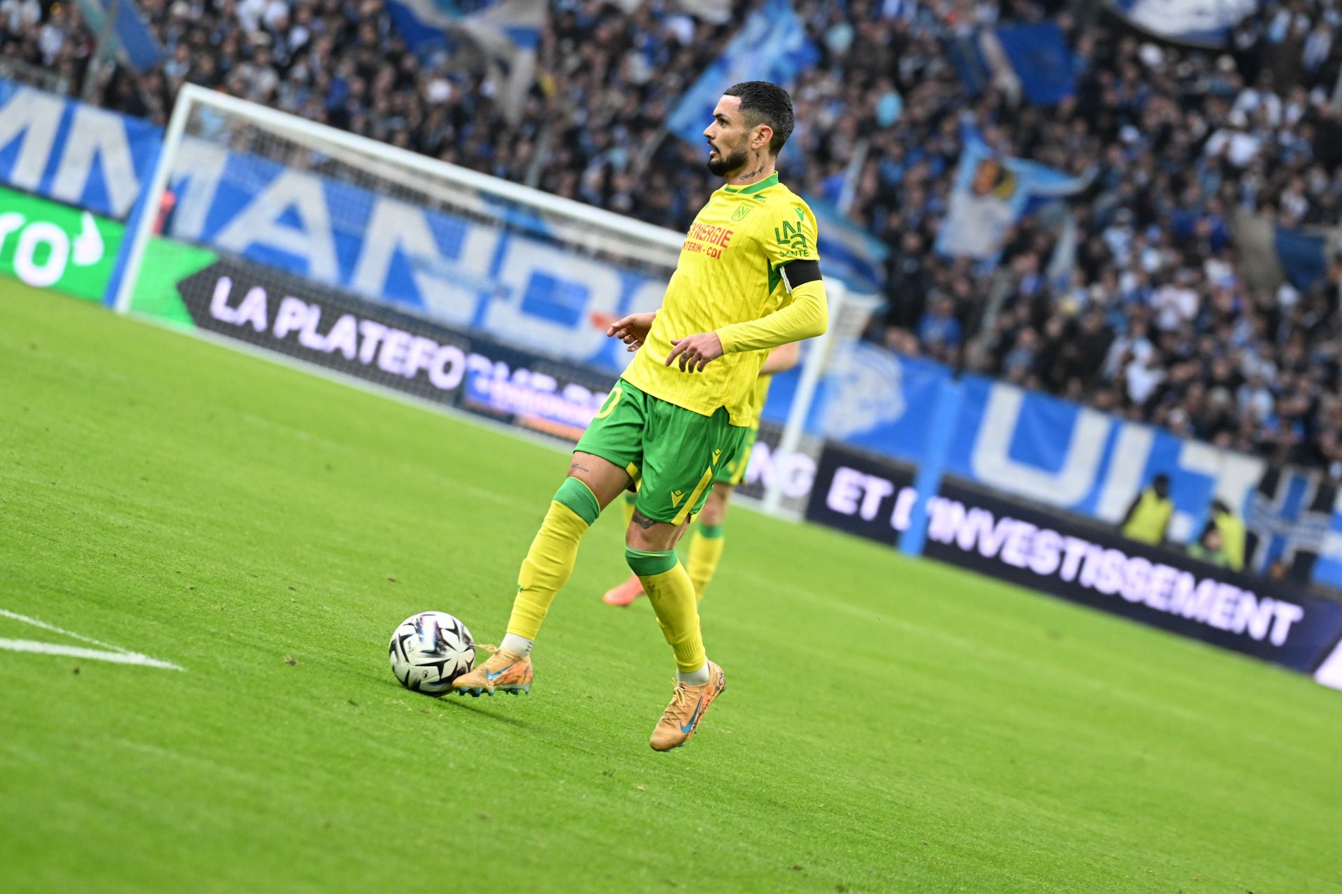Rémy Cabella en action au Vélodrome avec le FC Nantes
