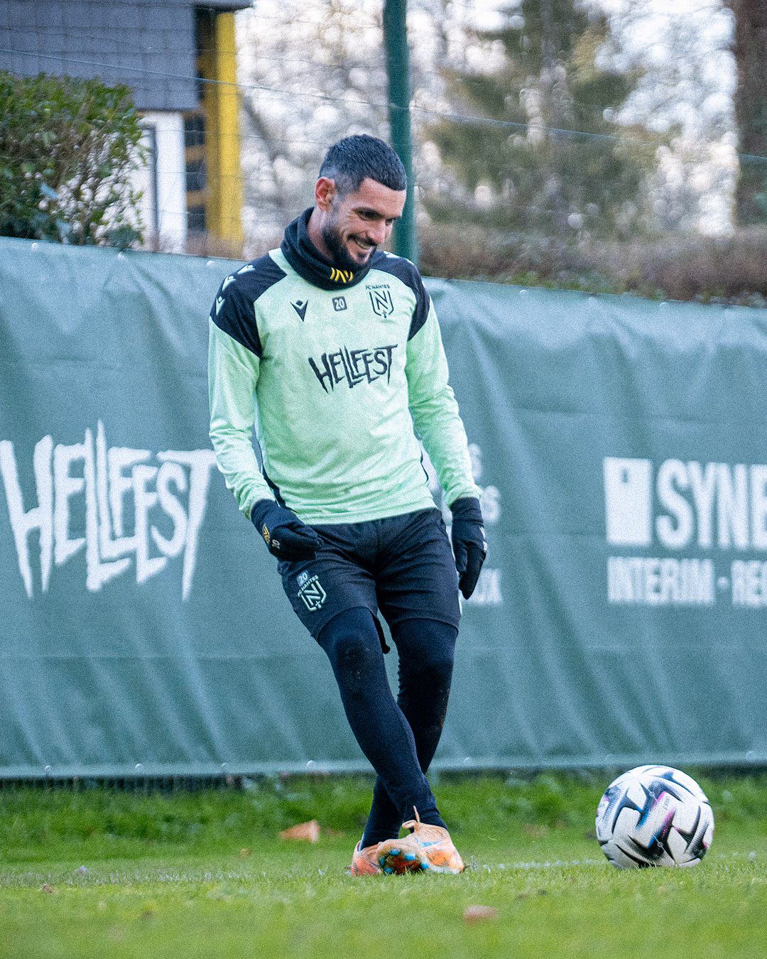 Rémy Cabella à l'entraînement du FC Nantes avec ballon